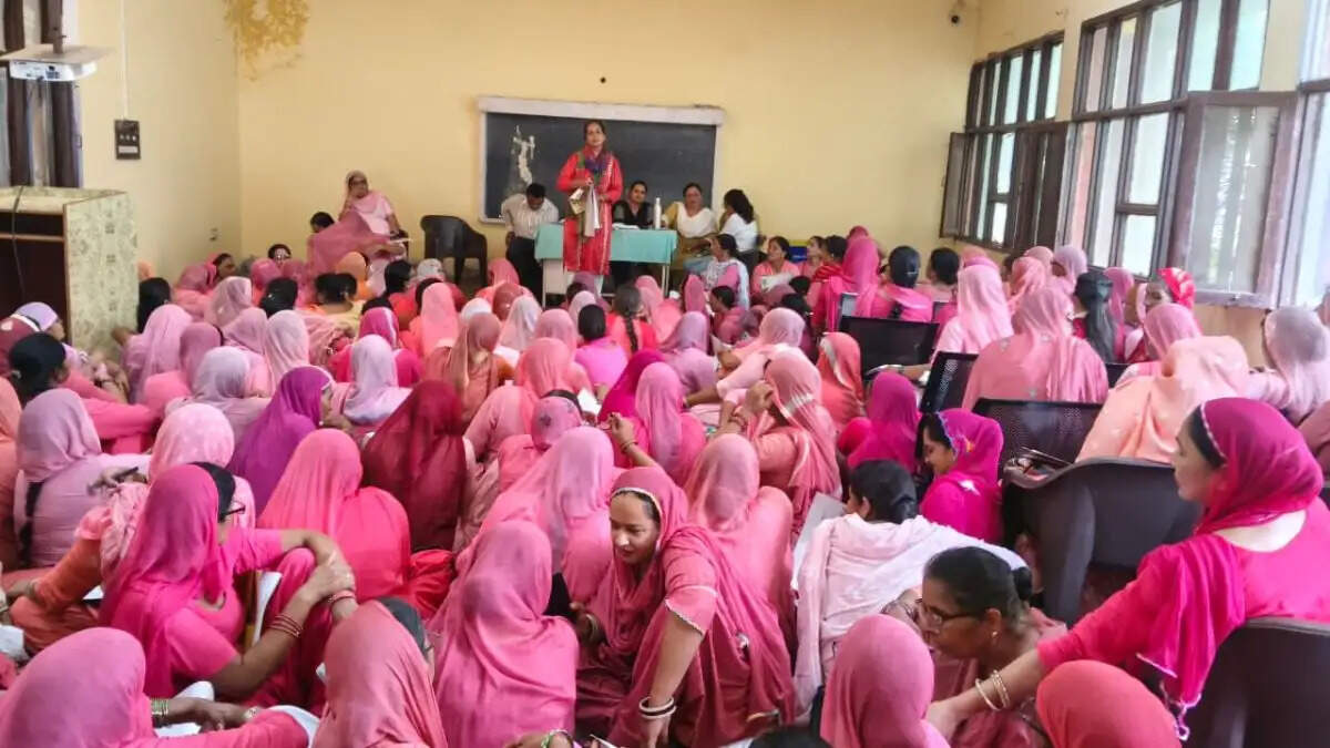 पीएचसी चौपटा में ब्लॉक स्तरीय आंगनवाड़ी बैठक, कुपोषण मुक्त ब्लॉक बनाने का लिया संकल्प