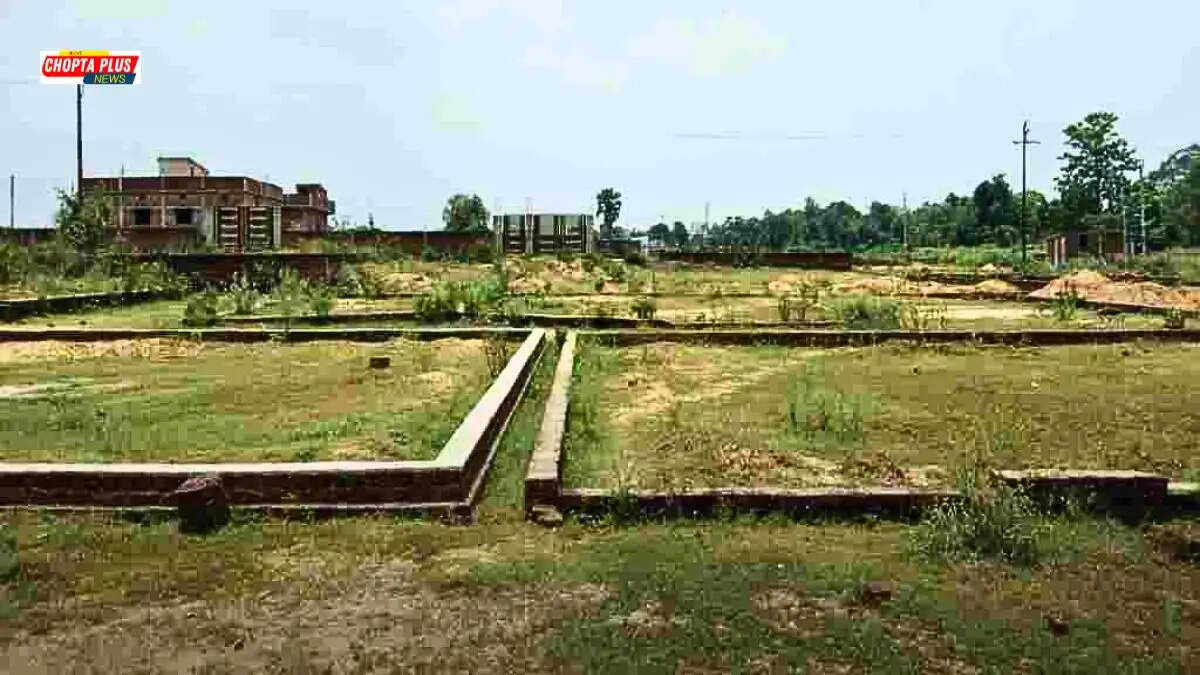 हरियाणा में लाल डोरा और स्वामित्व योजना से जुड़े जमीन विवादों को सुलझाने के नए सरकारी नियम और तहसील कार्यालय की तस्वीर।