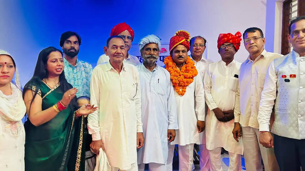 हिसार के बालसमंद में 71 होनहारों को मिला अवार्ड ऑफ एक्सीलेंस, राह ग्रुप फाउंडेशन ने दी कोचिंग और आर्थिक सहायता की सौगात