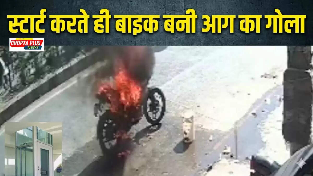 A completely burnt motorcycle after a sudden fire due to a short circuit on Circular Road, representing the Sirsa बाइक में आग incident