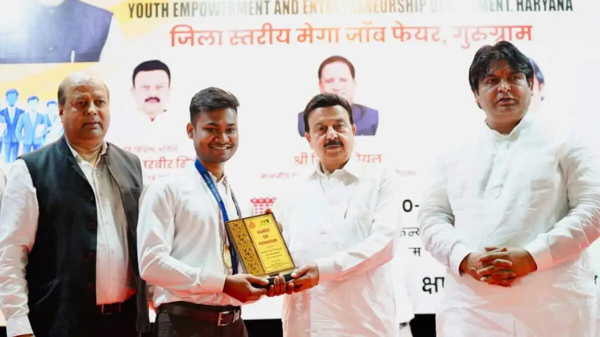 जिला स्तरीय मेगा रोजगार मेले में 668 युवाओं को मिले ऑफर लेटर