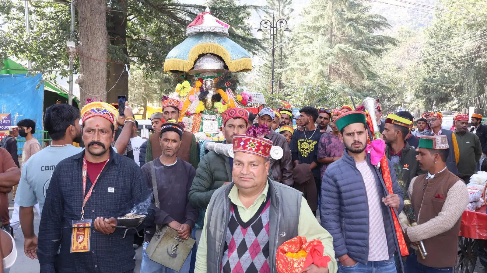 100 साल से हर वर्ष पुलिस थाना पहुंचकर थोड़ी देर विश्राम करते हैं देवता अजयपाल