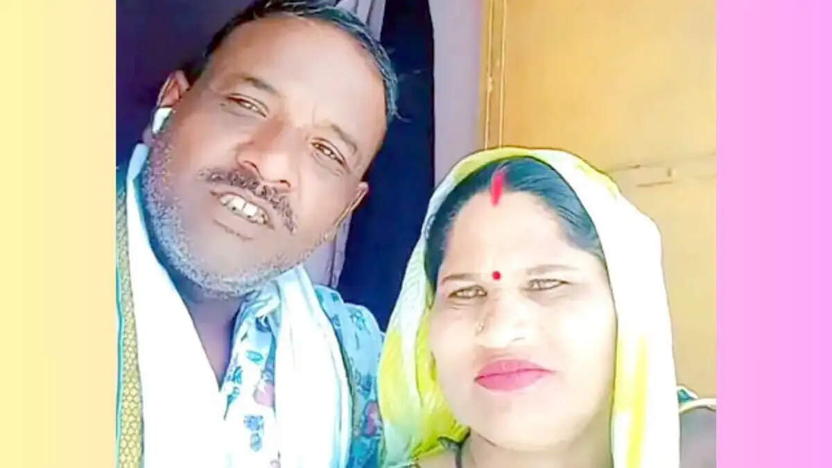 50 साल के पति और 48 साल की पत्नी ने पंखे के हुक पर लगाया फंदा