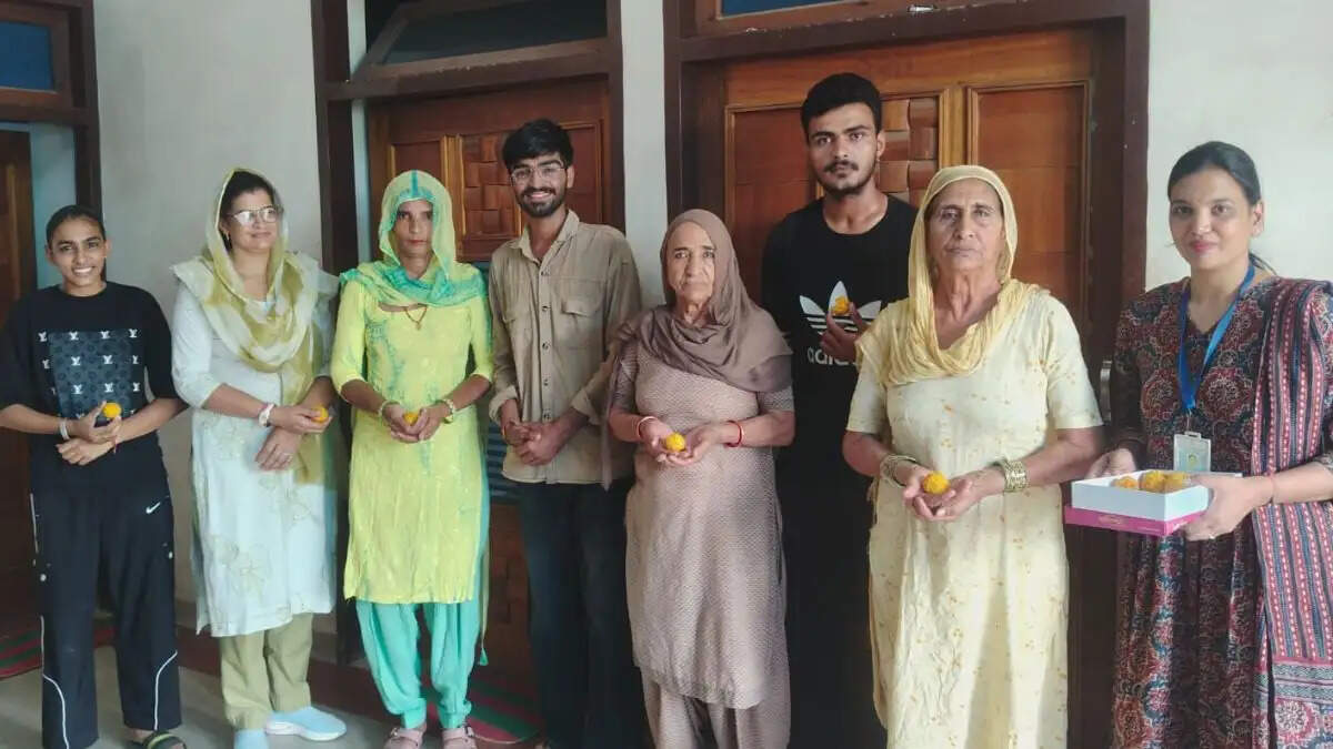 अरनियावाली के अरुण ने पायी सफलता, विद्यालय प्रबंधन ने परिवार को दी बधाई