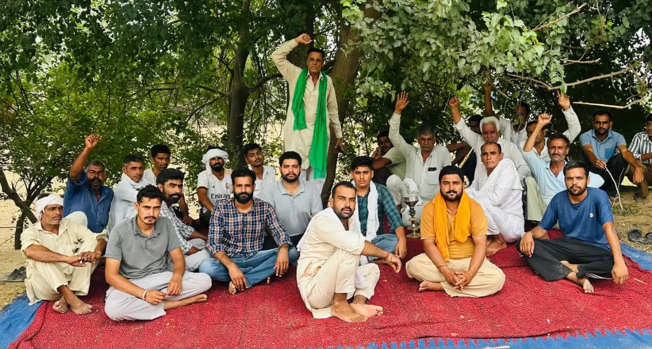 शेरावाली माइनर में तीन दिन से पानी नहीं आया तो किसानों ने नहराणा हैड पर धरना शुरू कर दिया