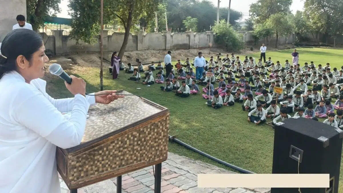 स्वामी विवेकानंद स्कूल अरनियावाली में रक्षाबंधन कार्यक्रम