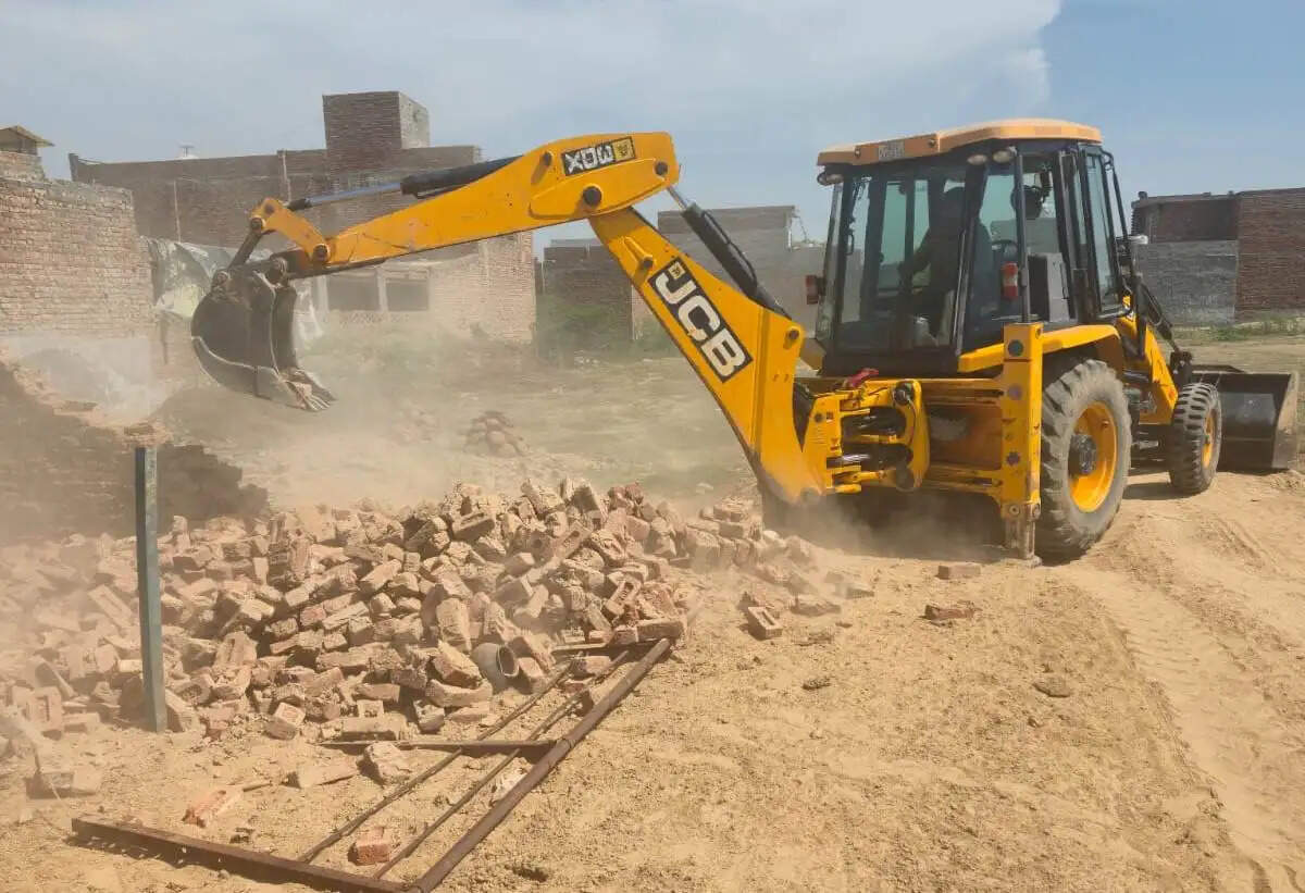 Sirsa DTP Demolishes 3 Acre Illegal Colony on Arniawali Road