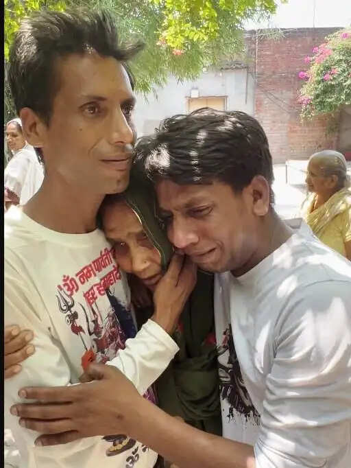 12 वर्ष से लापता माँ अपने बच्चों से मिलीं