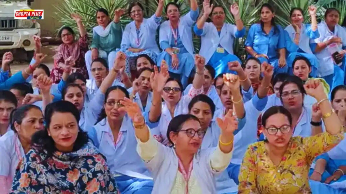 हरियाणा के सरकारी अस्पतालों में हड़ताल करता नर्सिंग स्टाफ 