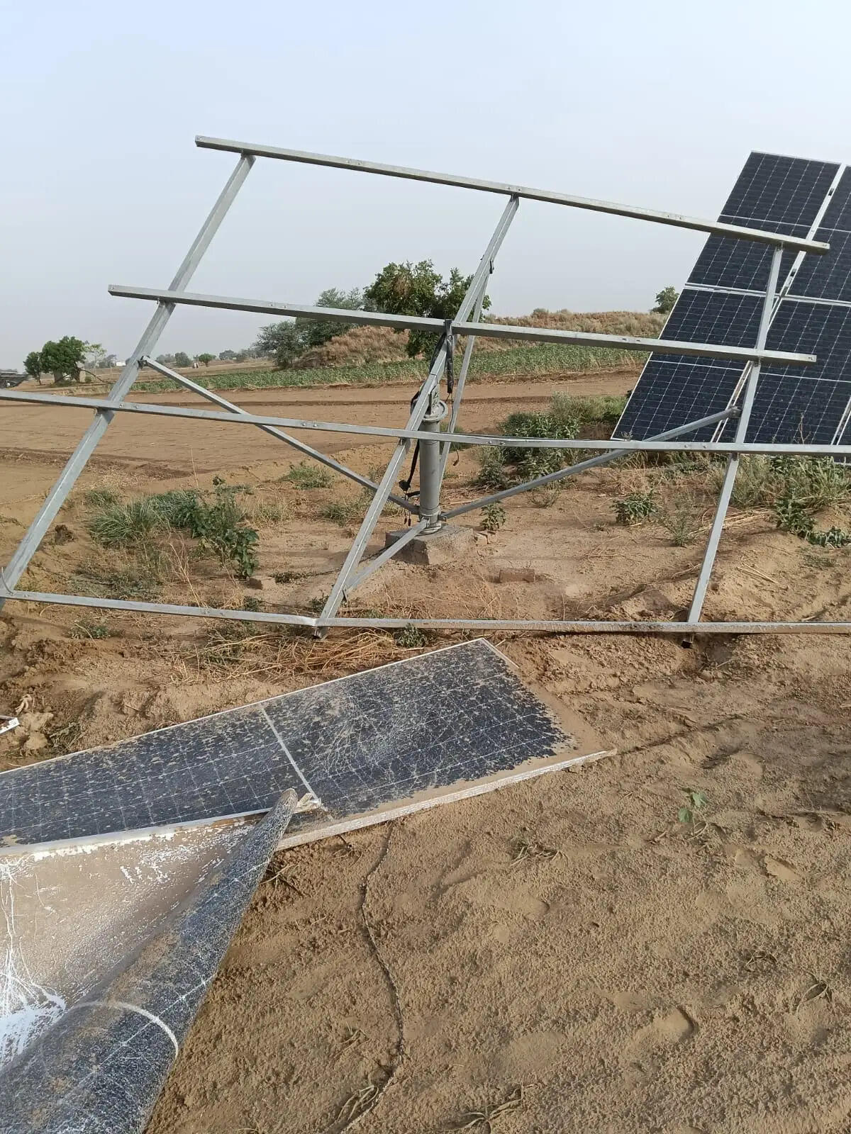sirsa-ellanabad-storm-damage-solar-panels-power-poles
