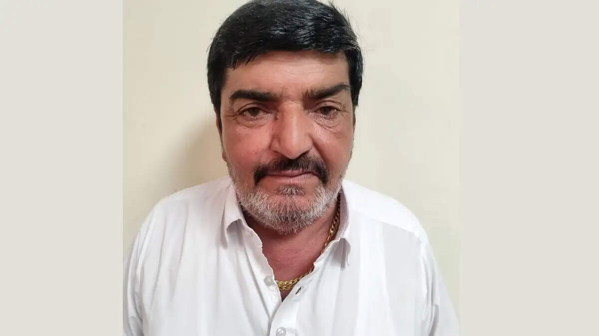 ओमप्रकाश पर दीवार तोड़ने और कब्जे का आरोप, पुलिस ने किया गिरफ्तार