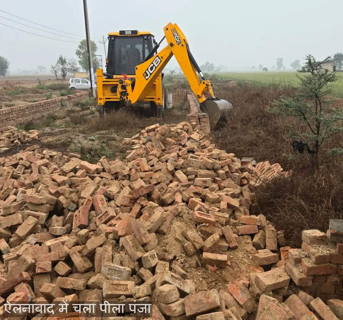 ऐलनाबाद में चला पीला पंजा डीटीपी ने अवैध निर्माण को तोड़ा&nbsp;