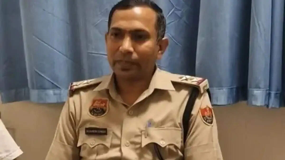 थाना प्रभारी पीएसआई सुखबीर सिंह को हटाया गया है
