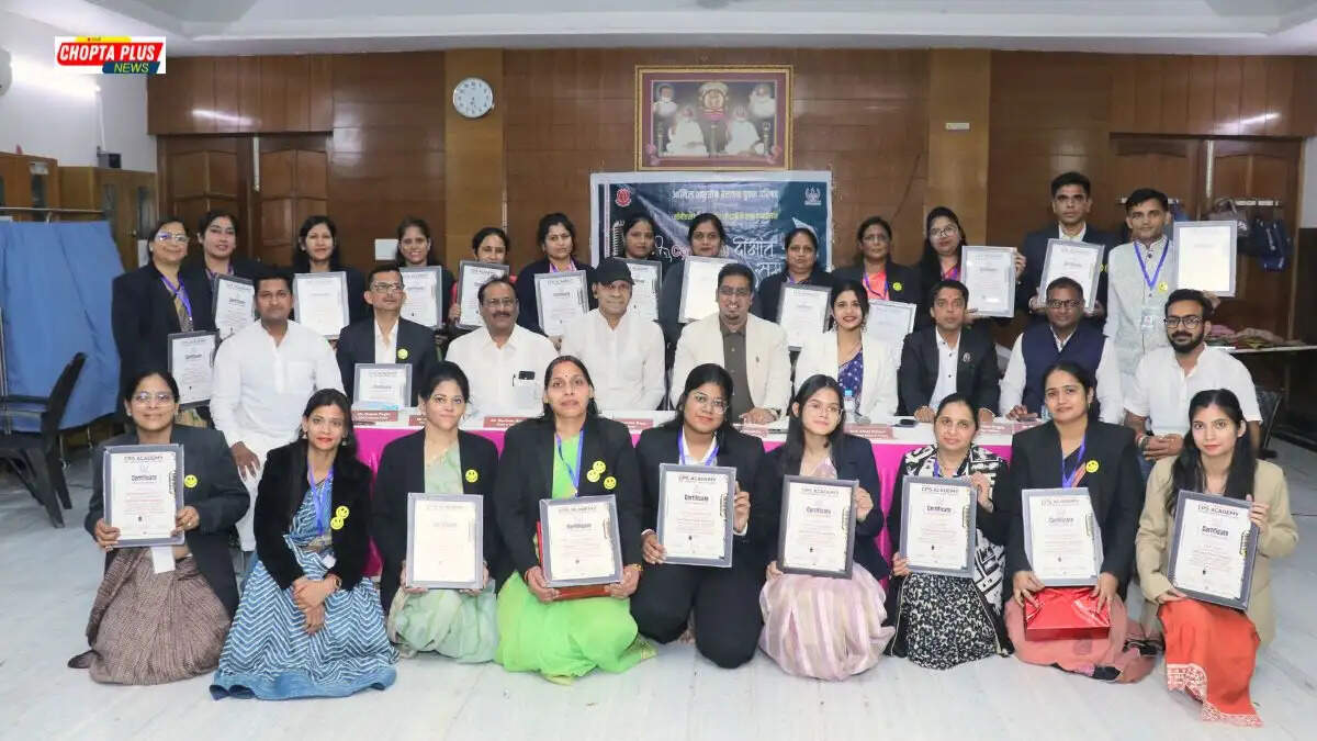 सिरसा में तेरापंथ युवक परिषद द्वारा आयोजित पब्लिक स्पीकिंग वर्कशॉप में आत्मविश्वास के साथ मंच संचालन करते प्रतिभागी।