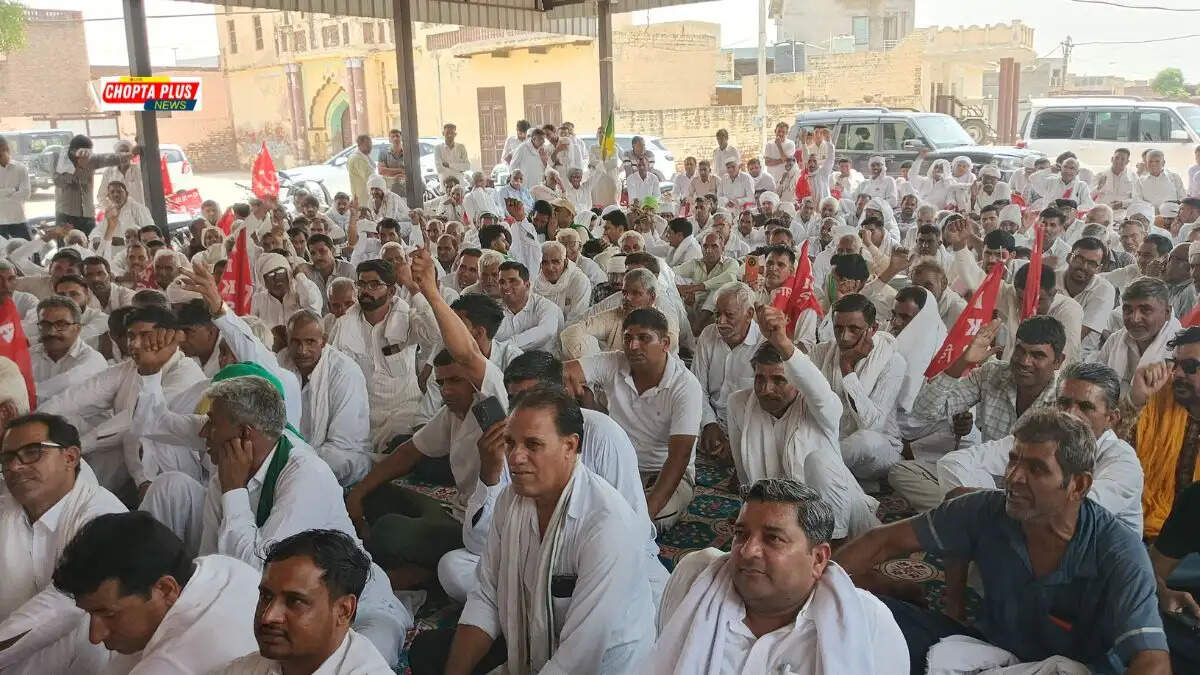 सिरसा के ओटू हेड पर आज होने वाली किसान-मजदूर महापंचायत के लिए जुटने की तैयारी करते ग्रामीण