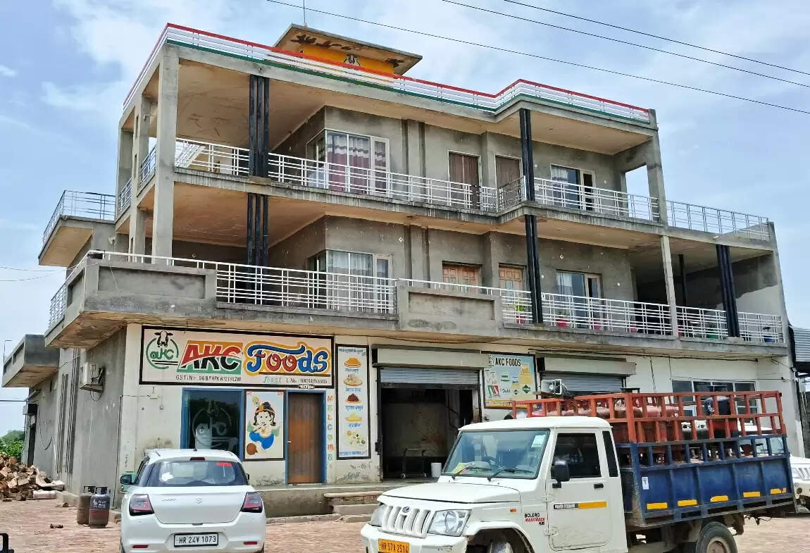 देशी घी और देसी मिठाइयों की विदेशों तक पहचान बना रहा सिरसा का AKC Foods