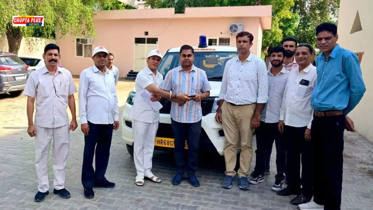 सिरसा नागरिक अस्पताल को रेडक्रॉस सोसायटी द्वारा सौंपी गई नई एंबुलेंस