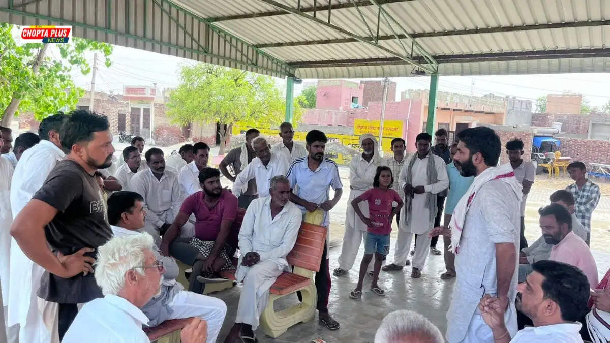 सिरसा के ओटू हेड पर जलभराव और हिसार-घग्गर ड्रेन की समस्या को लेकर प्रदर्शन की तैयारी करते किसान नेता।